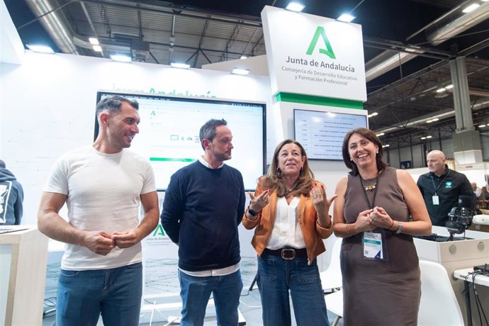 La consejera de Desarrollo Educativo y Formación Profesional de la Junta de Andalucía, María del Carmen Castillo, participa, en el Salón Internacional de Tecnología e Innovación Educativa (SIMO Educación 2025) A 28 de octubre de 2025, en Madrid (España).