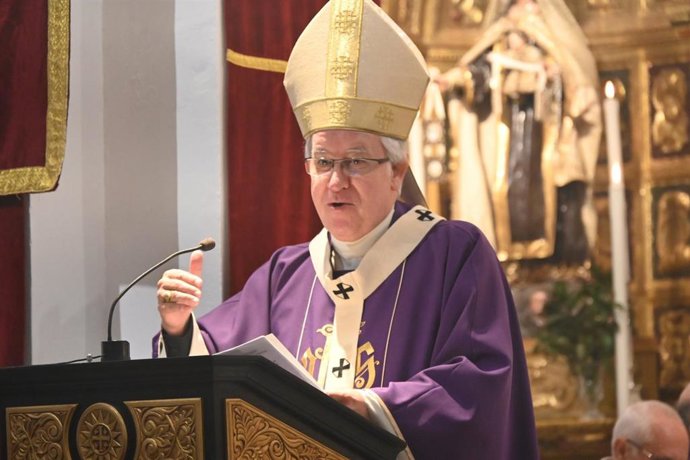 Monseñor José Ángel Sainz Meneses, ofició el pasado 17 de diciembre, la Solemne Misa del 450 Aniversario de la Hermandad Sacramental de Tomares.