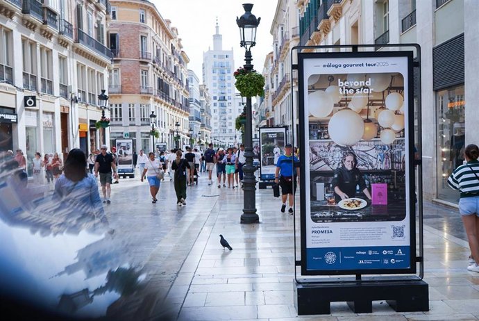 Calle Larios acoge la exposición 'Beyond the Star' dentro de las actividades del programa 'Málaga Gourmet Tour'