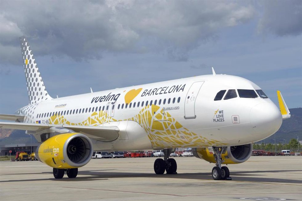 Archivo - Un avión de Vueling.