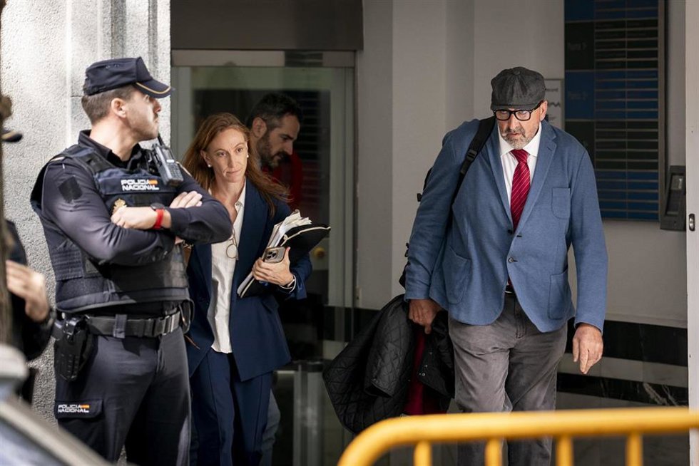 El exasesor ministerial Koldo García a su llegada al Tribunal Supremo, a 15 de octubre de 2025, en Madrid (España). Koldo acude a declarar en el marco de la causa en la que se le investiga por su presunta participación en una supuesta trama de cobro de 