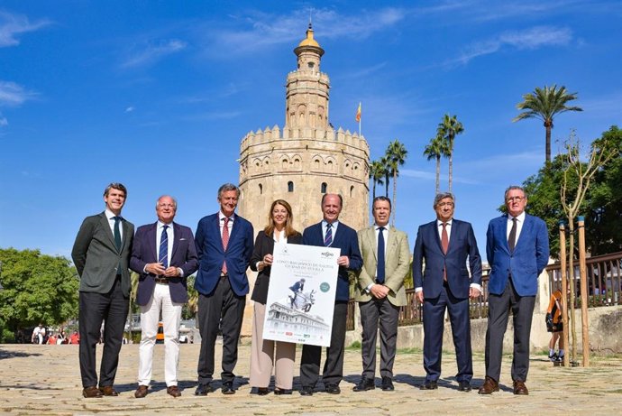 Presentación, junto a la Torre del Oro, de la primera edición del Concurso Hípico de Saltos 'Ciudad de Sevilla'.