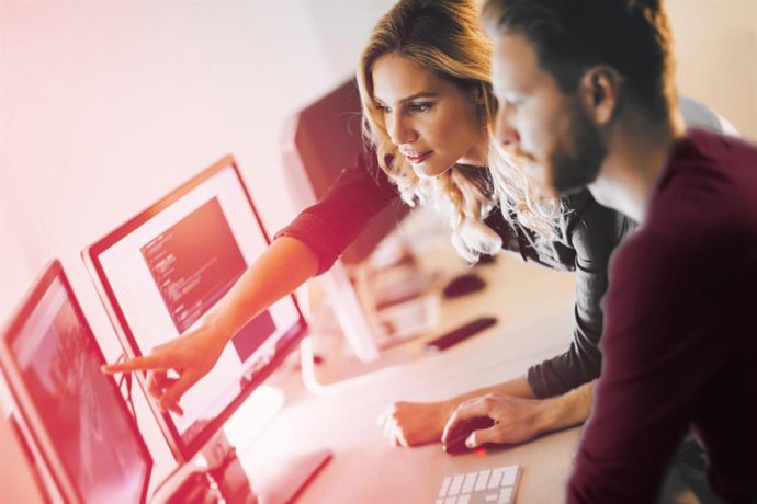 45,1% del talento en fintech colombianas corresponde a mujeres, destaca informe presentado por Nuek y Fundación País Digital