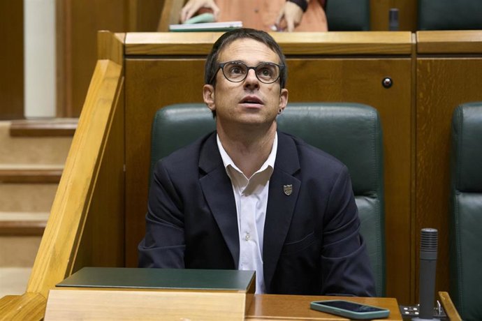 Archivo - El líder de EH Bildu en el Parlamento Vasco, Pello Otxandiano, durante un pleno en el Parlamento vasco, a 18 de septiembre de 2025, en Vitoria-Gasteiz, Álava, País Vasco (España). 