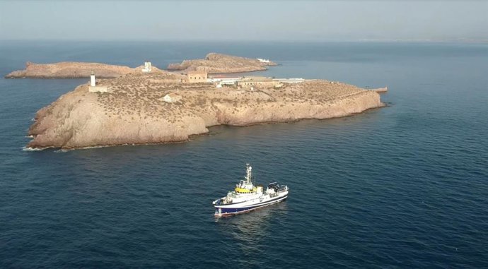 Archivo - Buque Ángeles Alvariño frente a Chafarinas