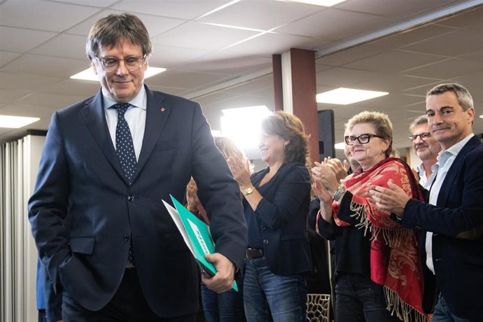 El presidente de Junts, Carles Puigdemont, tras una rueda de prensa, en el espacio Les 5 Éléments, a 27 de octubre de 2025, en Perpignan (Francia). La ejecutiva de Junts, con Puigdemont al frente, ha acordado por unanimidad romper con el PSOE. La decisión
