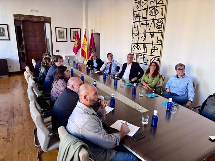 Reunión con la empresa redactora del POM, los grupos políticos y técnicos municipales de Toledo