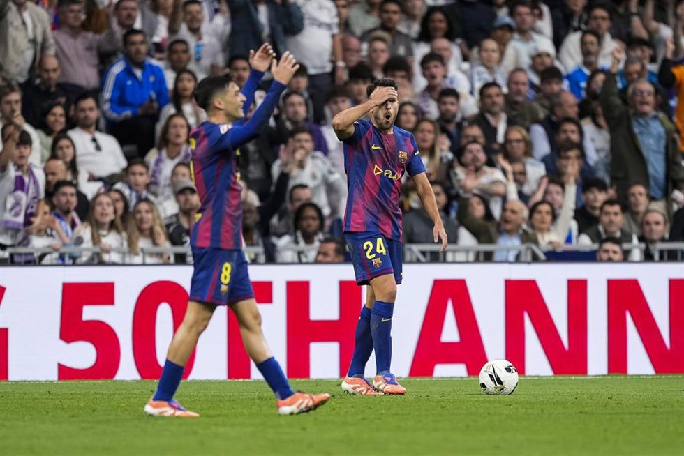 Eric Garcia gesticula durante el Real Madrid-FC Barcelona de LaLiga EA Sports 2025-2026