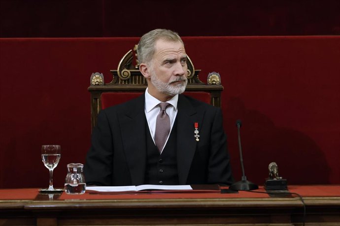 El Rey Felipe VI durante la apertura del Curso Académico de las Reales Academia, en la Real Academia de Medicina de España, a 28 de octubre de 2025, en Madrid (España).