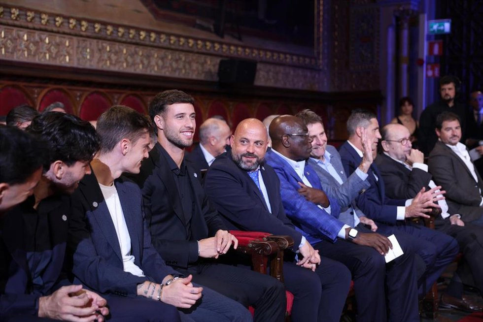 Capitanes, entrenador y leyendas del RCD Espanyol en la gala de celebración del 125 aniversario del club
