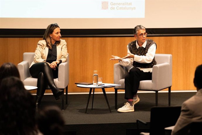 La consellera de Igualdad y Feminismo de la Generalitat, Eva Menor, y la de Salud, Olga Pané