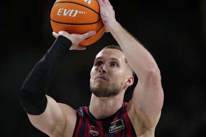 Archivo - Tadas Sedekerskis, durante un partido con el Baskonia.