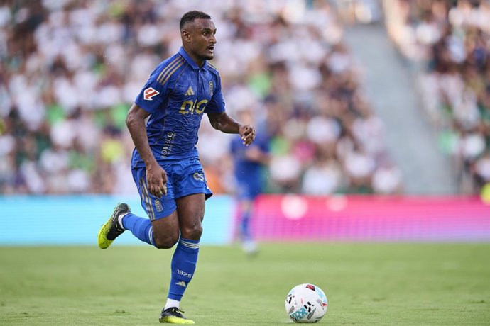 Archivo - Haissem Hassan of Real Oviedo runs with the ball during the Spanish League, LaLiga EA Sports, football match played between Elche CF and Real Oviedo at Estadio Manuel Martinez Valero on September 21, 2025 in Elche, Alicante, Spain.