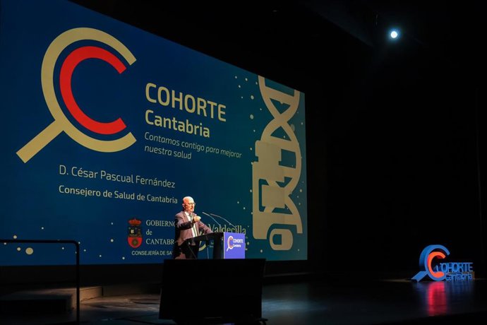 El consejero de Salud, César Pascual, en el acto conmemorativo de los 50.000 voluntarios participantes en Cohorte Cantabria