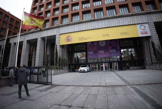 Archivo - Arquivo - Fachada do Ministério da Saúde, Juventude e Infância e Direitos Sociais e Agenda 2030, 8 de março de 2024, em Madri (Espanha).