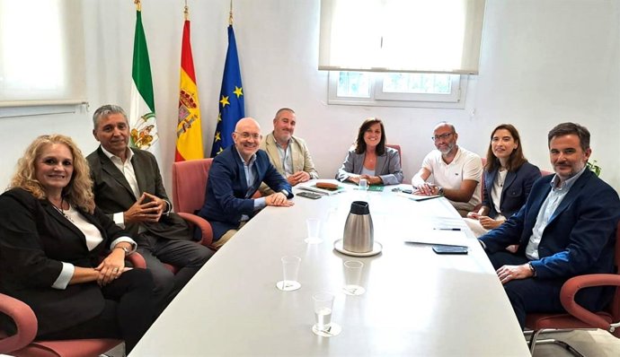 Encuentro de la Consejería de Sanidad y Consumo con el sector de los supermercados en Andalucía.