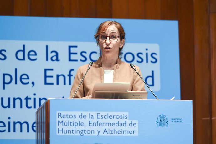 A Ministra da Saúde, Mónica García, apresenta a conferência sobre a Estratégia Nacional para as Doenças Neurodegenerativas, no Ministério da Saúde, em 29 de outubro de 2025, em Madri (Espanha). O Ministério organizou a conferência com o título "Re