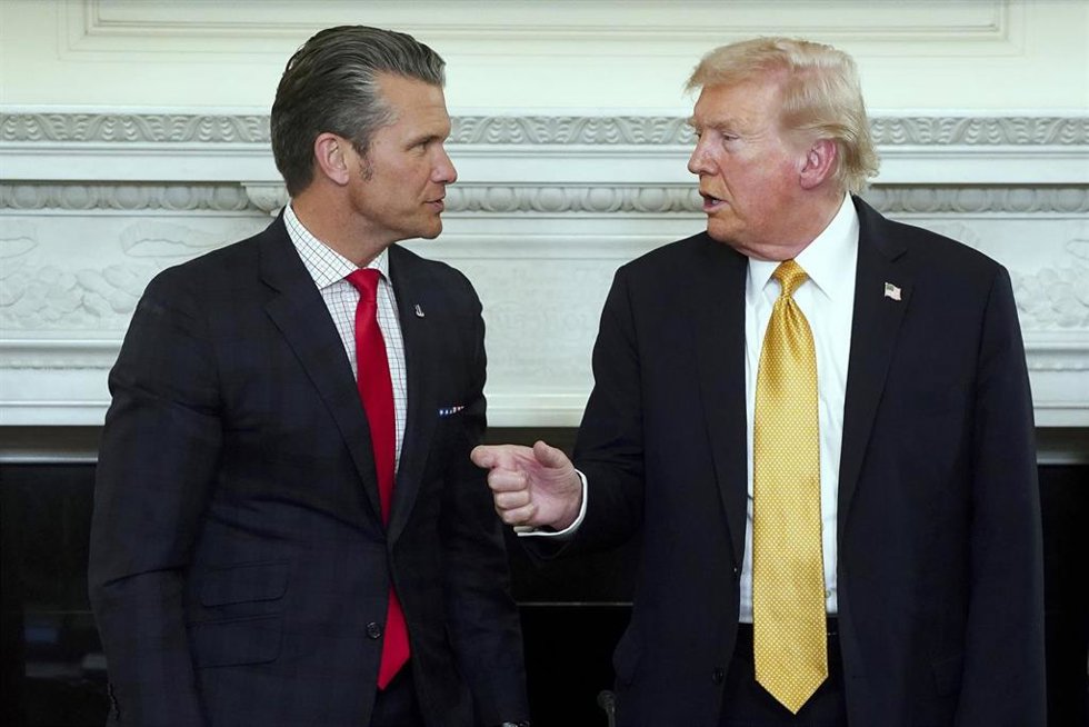 El presidente de Estados Unidos, Donald Trump, y el secretario de Defensa, Pete Hegseth