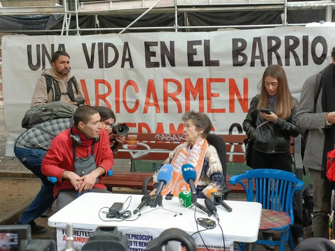 Mari Carmen, la vecina de 87 años a la que quieren desahuciar.