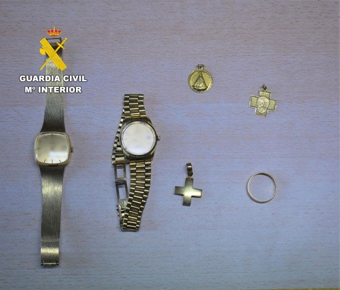 Joyas que fueron sustraídas en el interior de un domicilio de La Robla (León).