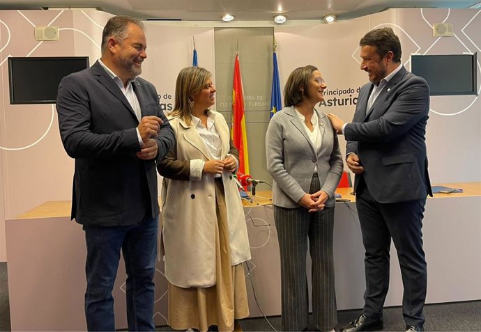 (De Izqda. A Dcha.) El Presidente De La Cámara De Comercio De Oviedo, Carlos Panieceres; La Vicepresidenta Gimena Llamedo; La Vicepresidenta Segunda De La Cámara De Gijón, Teresa Fernández, Y El Presidente De La Cámara De Avilés, Daniel González.