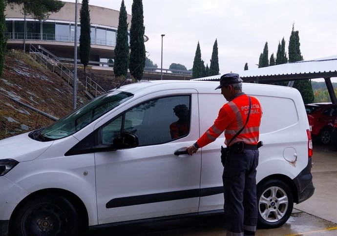 Vehículo conducido por un conductor 'kamikaze' en la A-68 en Fontellas.