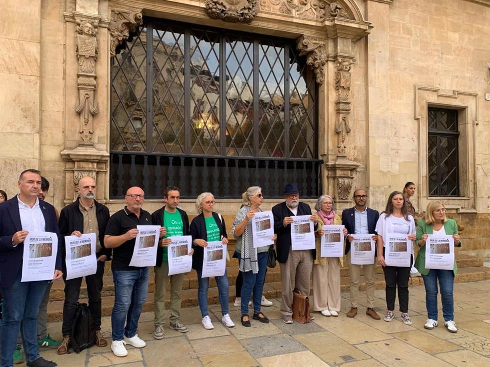 La Plataforma per la Memria Democrtica conmemora el Día en Recuerdo de las Víctimas del Franquismo