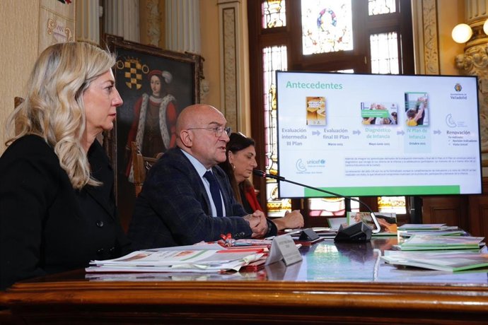 El alcalde de Valladolid, Jesús Julio Carnero, durante la presentación del IV Plan de Infancia y Adolescencia de Valladolid.