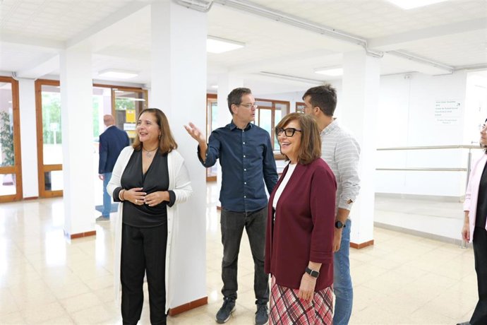 Visita a la zona reformada del Parque Sanitario Bons Aires