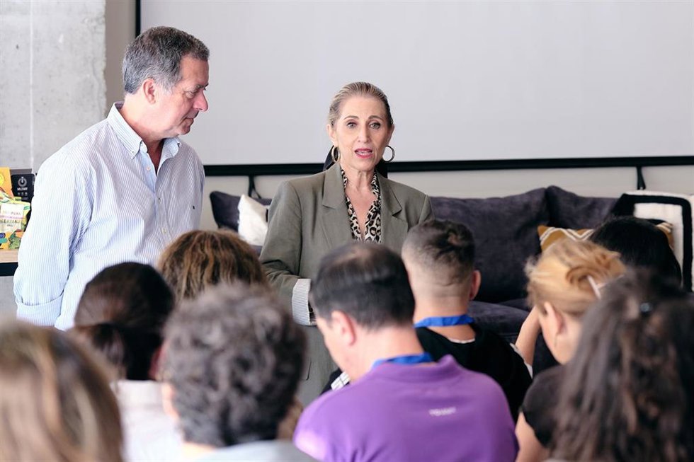 La concejala delegada de Educación y Fomento del Empleo, María Paz Flores, ha asistido a la jornada inaugural del programa Objetivo Empresa, organizada por el IMFE, y que ha tenido lugar en el coworking Monday Muelle Uno.