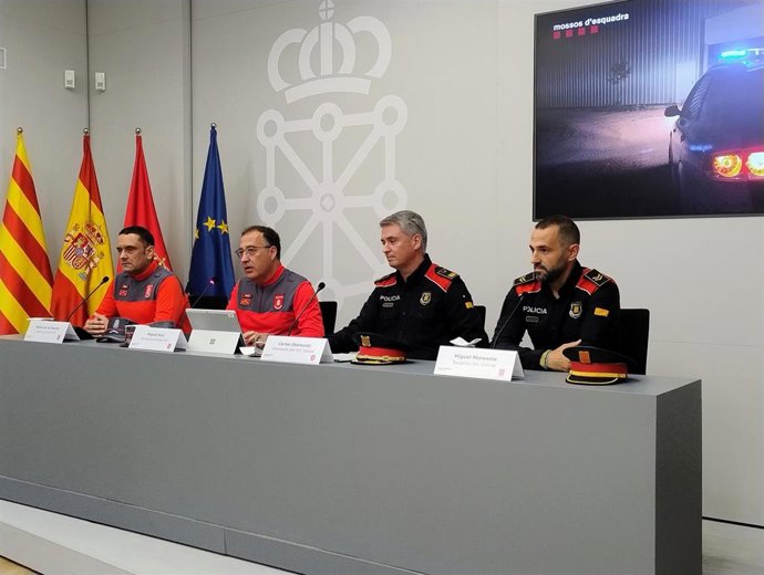 Mandos de la Policía Foral y de los Mossos d'Esquadra informan sobre una operación conjunta entre ambos cuerpos policiales por la que se ha desarticulado una organización que asaltaba camiones que transportaban droga