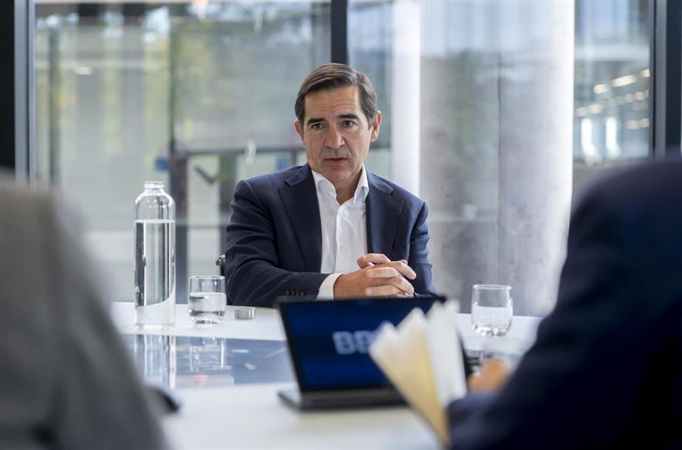 El presidente del BBVA, Carlos Torres Vila, durante una entrevista para Europa Press, en el edificio La Vela, en la ciudad del BBVA, a 8 de octubre de 2025, en Madrid (España). 