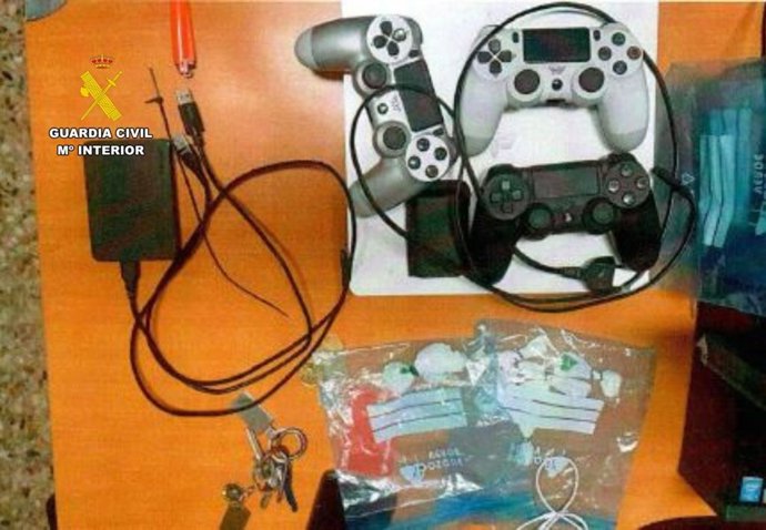 Videoconsola, disco duro y cables robados en Tarazona (Zaragoza).