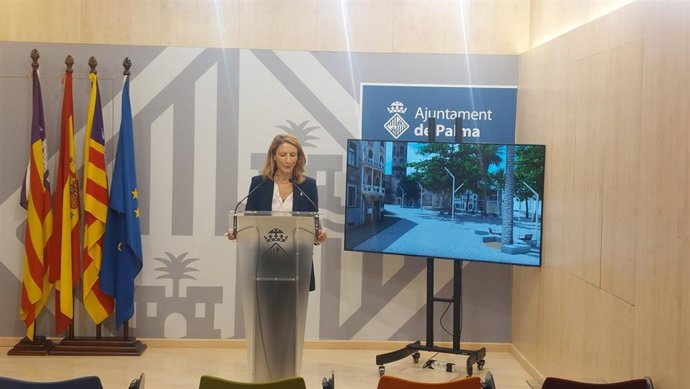 La regidora de Infraestructuras del Ayuntamiento de Palma, Belén Soto, en la presentación del proyecto de remodelación de la plaza del Mercat.