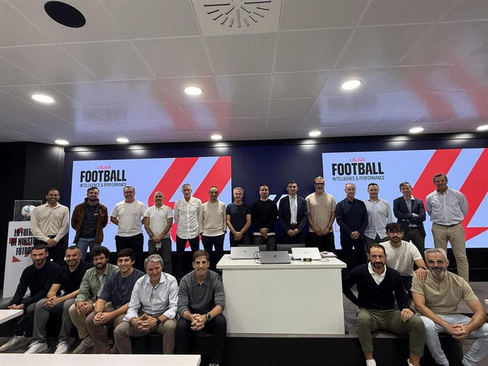 LaLiga consolida su liderazgo en innovación con 'Football Intelligence' para entrenadores de élite sin equipo.