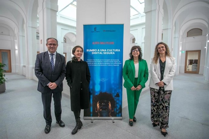 Presentación del proyecto 'Alerta, Emoji Peligroso-Protege tu mundo digital'.