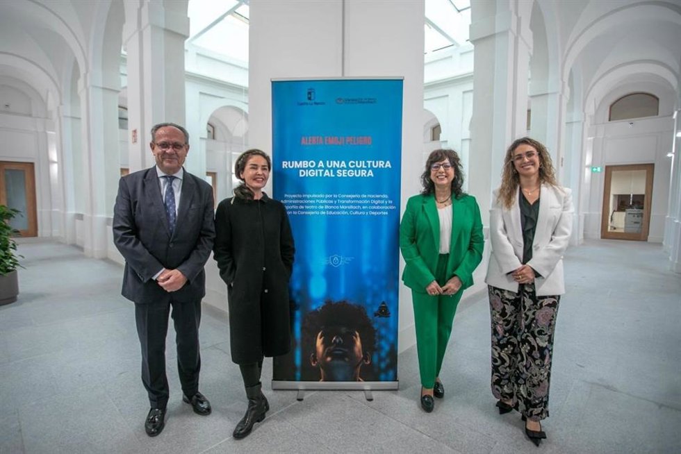 Presentación del proyecto 'Alerta, Emoji Peligroso-Protege tu mundo digital'.