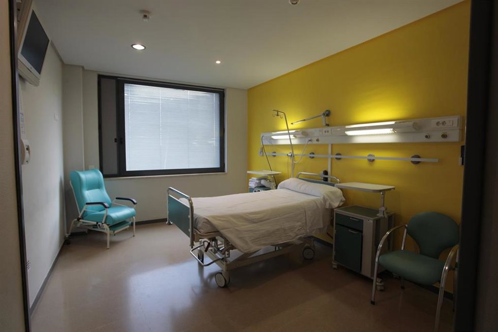Archivo - Habitación individual en el Hospital de Calahorra