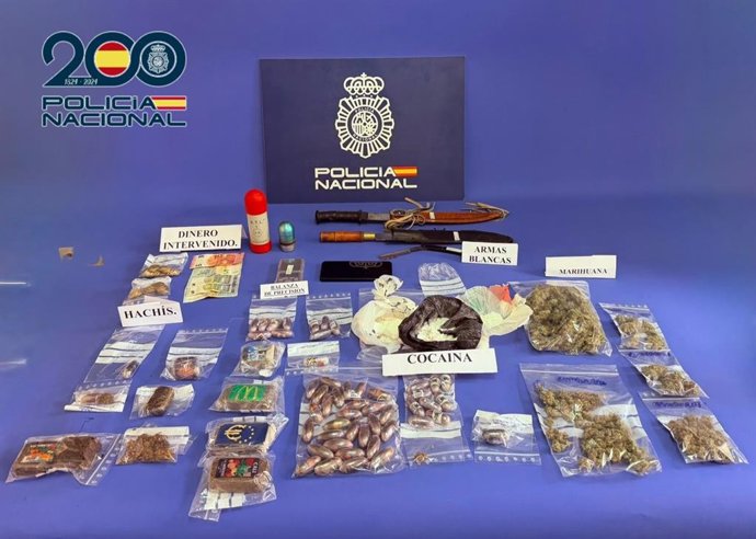 Drogas y munición intervenida por la Policía Nacional.