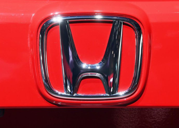 Archivo - FILED - 06 March 2019, Switzerland, Geneva: A general view of teh logo of Japanese automaker Honda on the second press day of the 89th Geneva Motor Show. Photo: Uli Deck/dpa