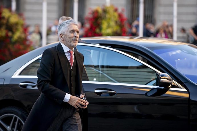 El ministro del Interior, Fernando Grande-Marlaska, a su llegada al ingreso del ex jefe de la Casa Real Jaime Alfonsín Alfonso como académico de número en la Real Academia de Ciencias Morales y Políticas, a 27 de octubre de 2025, en Madrid (España).