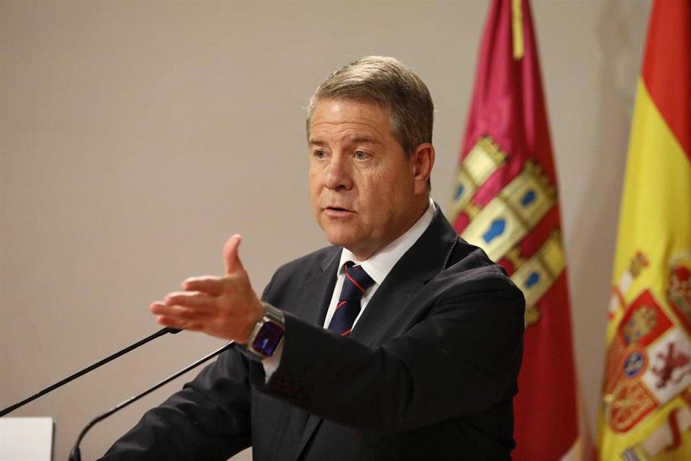 Archivo - El presidente de Castilla-La Mancha, Emiliano García-Page, durante el acto de entrega del Plan de Singular Interés y presentación del destino Toroverde, en el Palacio de Fuensalida, a 22 de julio de 2025, en Toledo, Castilla-La Mancha (España)