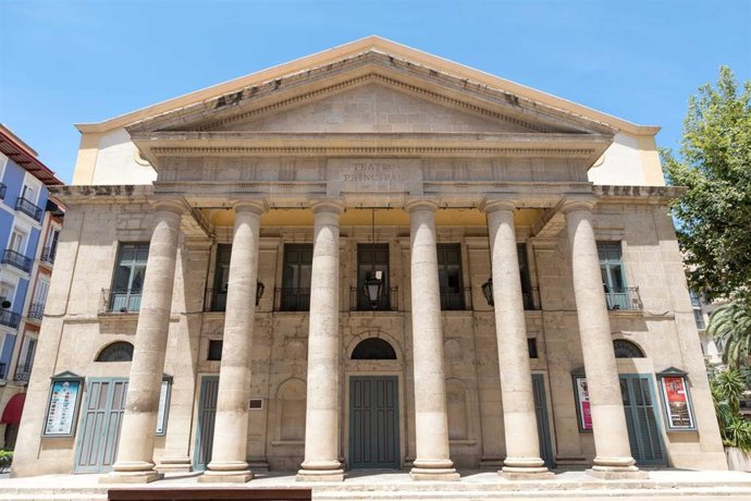 Archivo - Imagen de archivo del Teatro Principal de Alicante