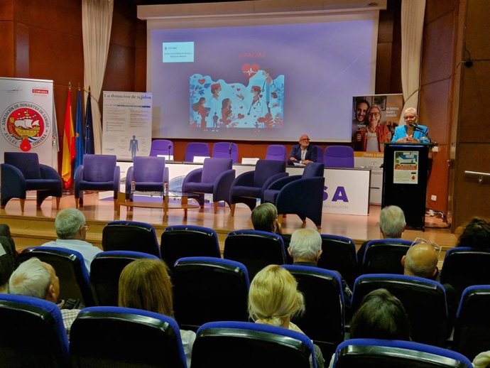 La consejera de Salud, Concepción Saavedra, durante la clausura de la Jornada de Promoción de la Donación de Sangre en el Hospital Universitario San Agustín.