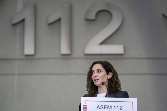 Archivo - La presidenta de la Comunidad de Madrid, Isabel Díaz Ayuso, interviene durante su visita a la Agencia de Seguridad y Emergencias de Madrid (ASEM 112), a 23 de diciembre de 2022, en Pozuelo de Alarcón, Madrid (España). Ayuso ha visitado la Agenci