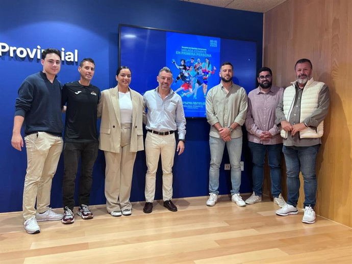 María Torres (Kárate), Natalia Baldizzone (Patinaje Artístico), Soledad López (Balonmano) y Raúl Ortiz (Carreras por Montaña) recorrerán 16 municipios de la provincia para acercar su experiencia deportiva persona a los jóvenes malagueños