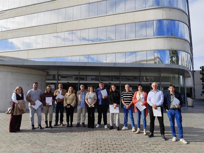 Comparecencia informativa de IU a las puertas de la Diputación de Granada