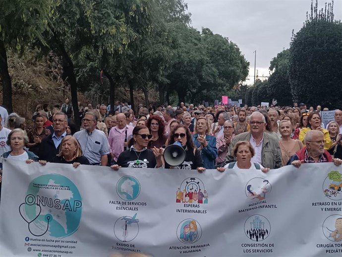 Manifestación por la sanidad pública este martes en Huelva.