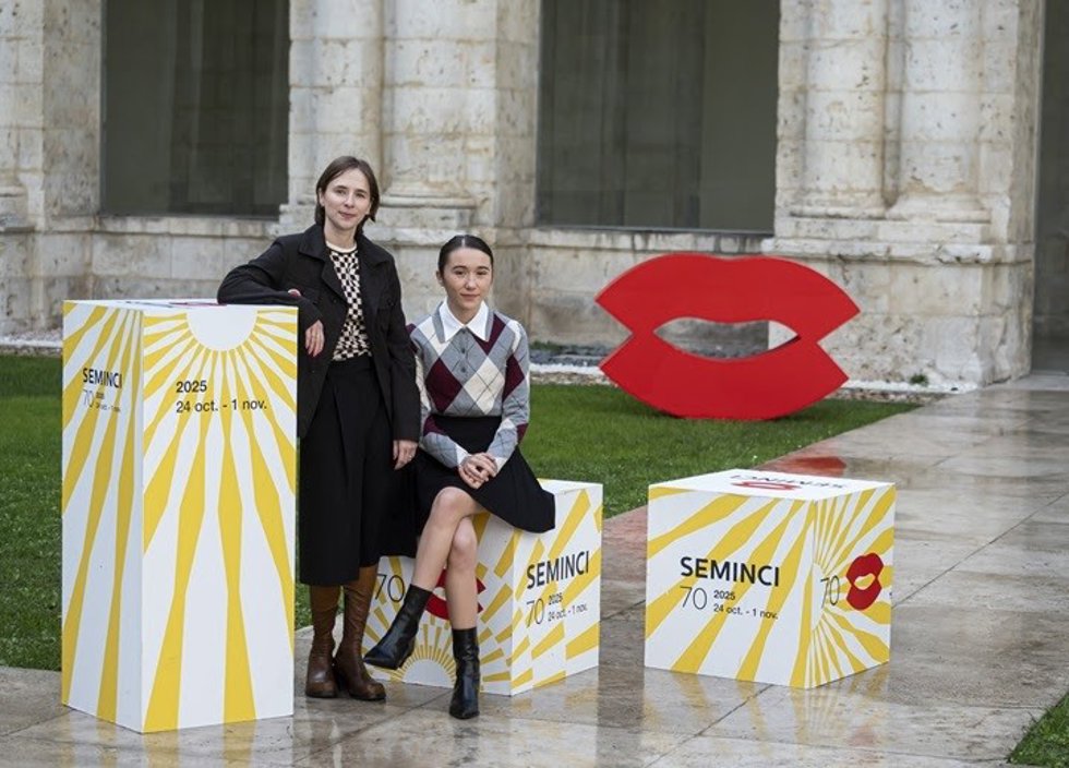 La directora Lucía Aleñar y la actriz Zoe Stein, que presentan 'Forastera' en Seminci.