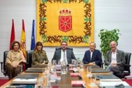 Mesa del Parlamento de Navarra.